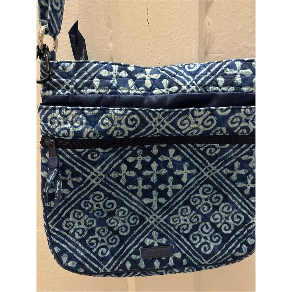 Vera Bradley Navy Blue Patterned Purse‎ 11 X 11